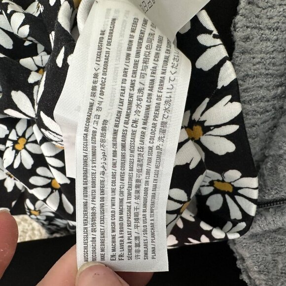 Hollister Floral Daisy Print Ultra High Rise Pull On Flare Pants Womens size XS - Picture 4 of 5